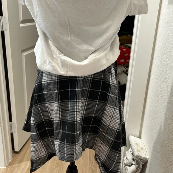 Black and White Plaid “Faux Wrap Around Waist Flannel Shirt” SKIRT -Mini NWOT - Picture 7 of 14